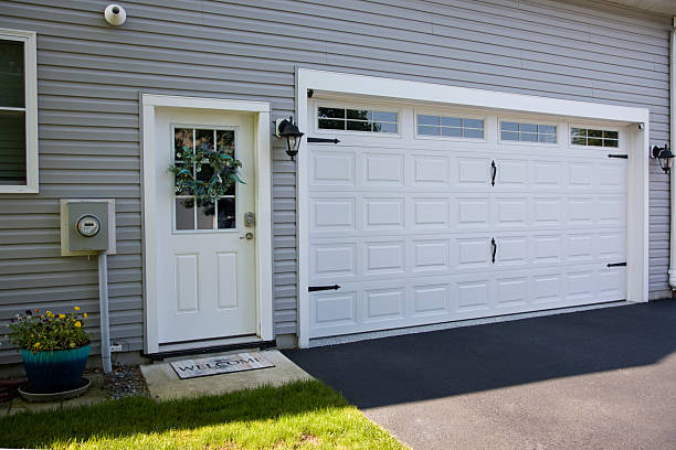 24/7 Emergency Garage Door Panel Replacement experts in Brandenburg, KY